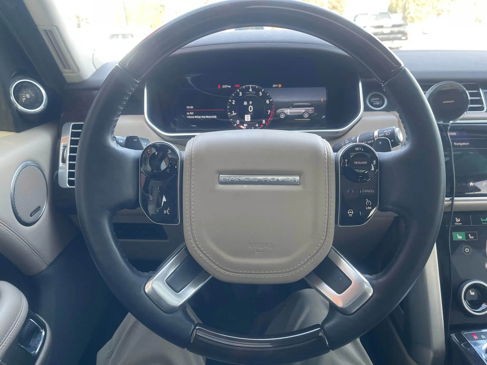 Used 2018 Land Rover Range Rover HSE image 16