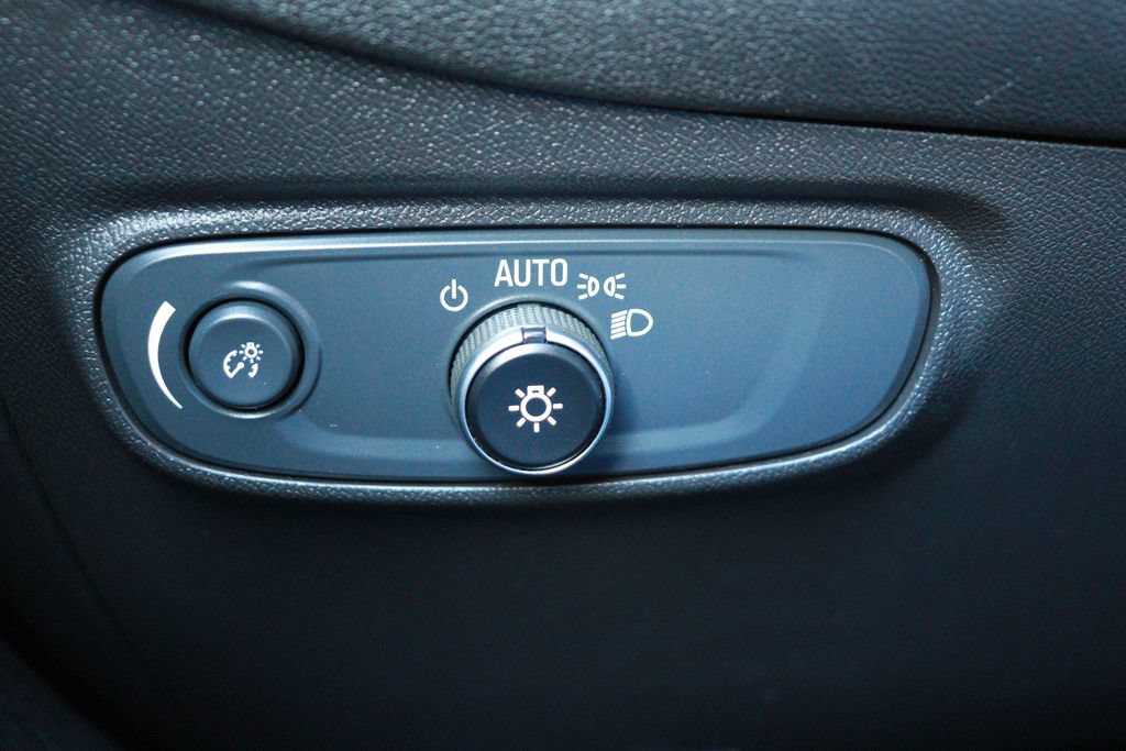 Used 2024 Chevrolet Equinox LT FWD image 24