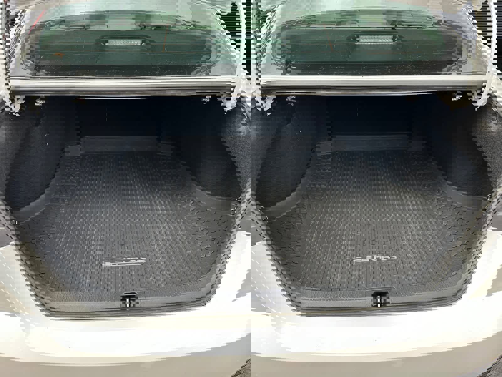 Used 2025 Toyota Camry XLE image 11