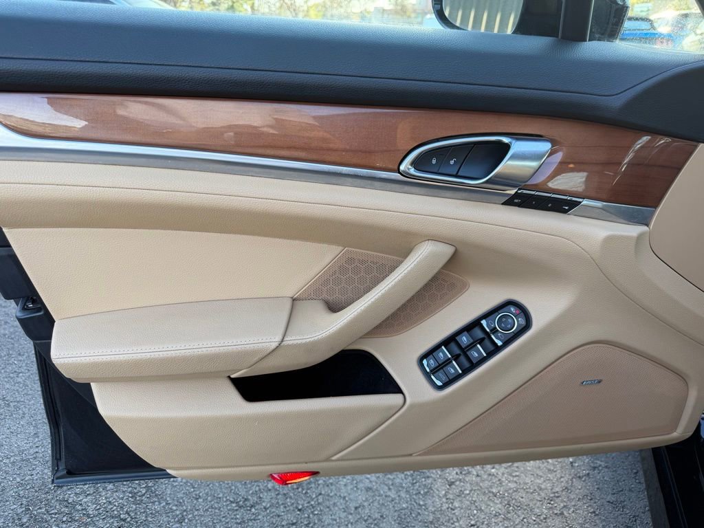 Used 2016 Porsche Panamera 4 image 14