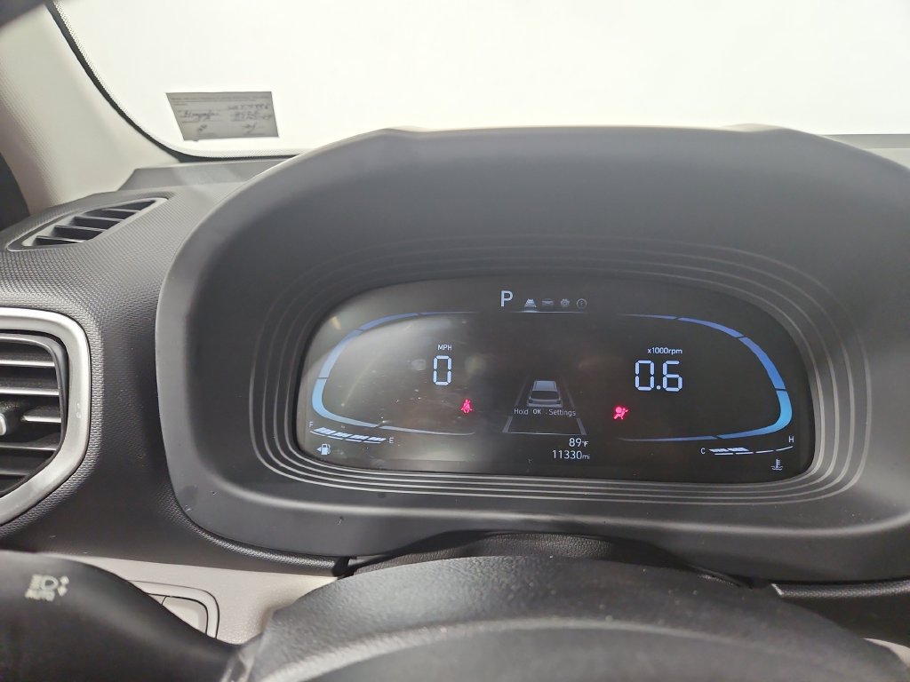 Certified 2025 Hyundai Venue SEL FWD image 17