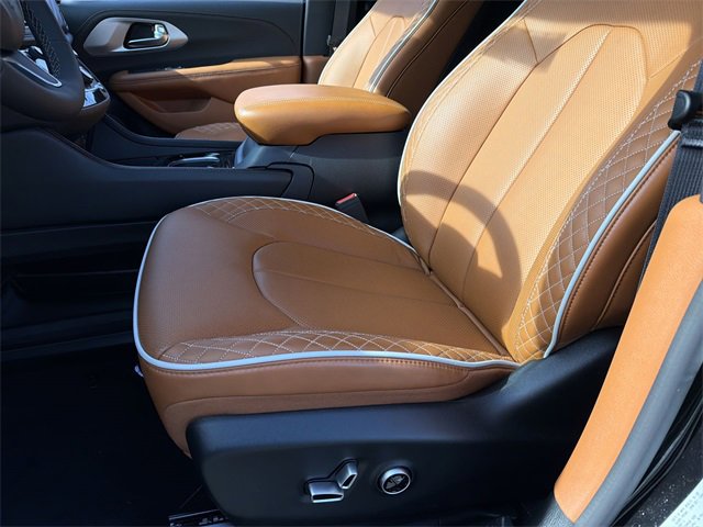 New 2026 Chrysler Pacifica Pinnacle image 19