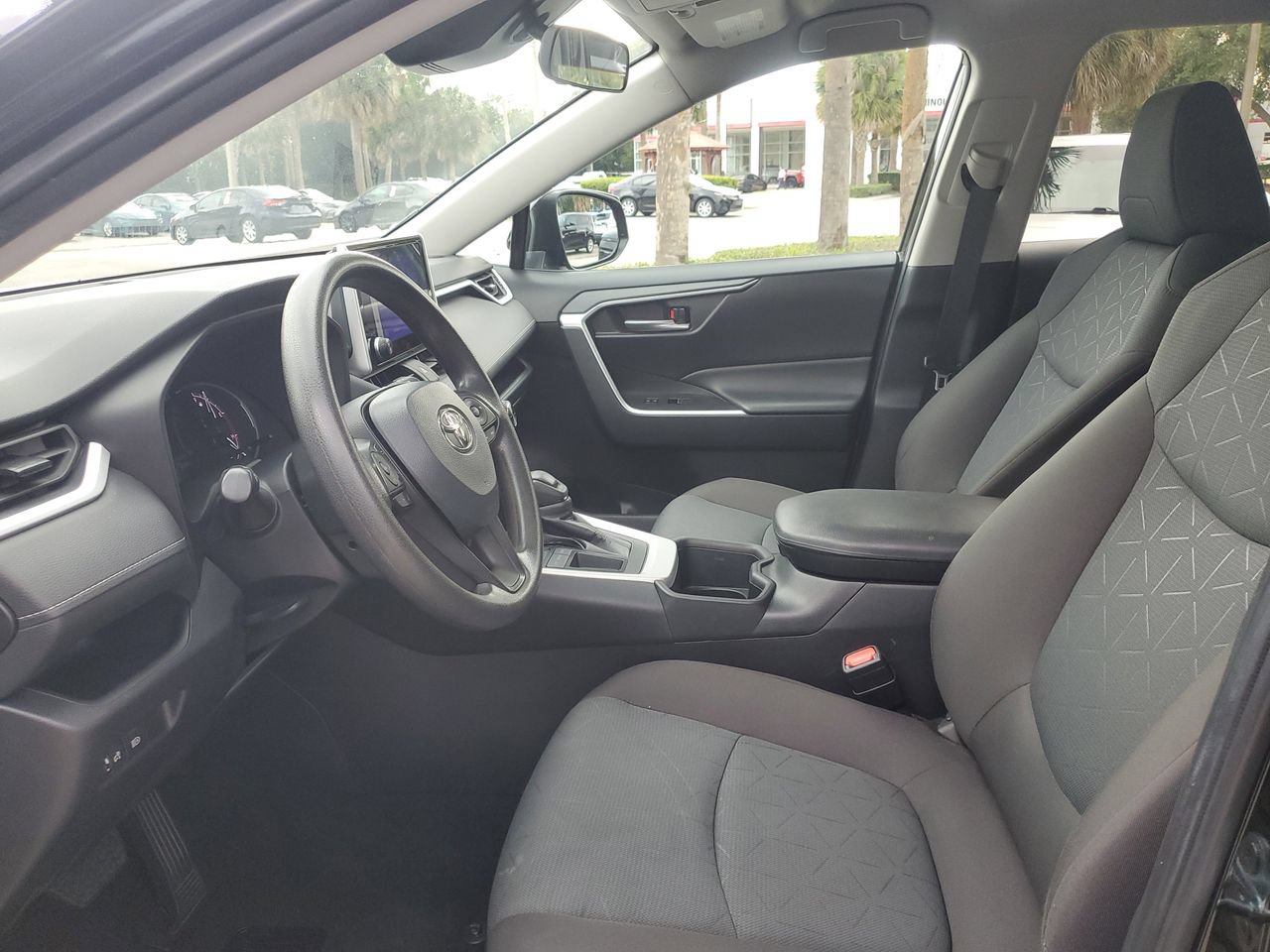Used 2024 Toyota RAV4 XLE FWD image 16