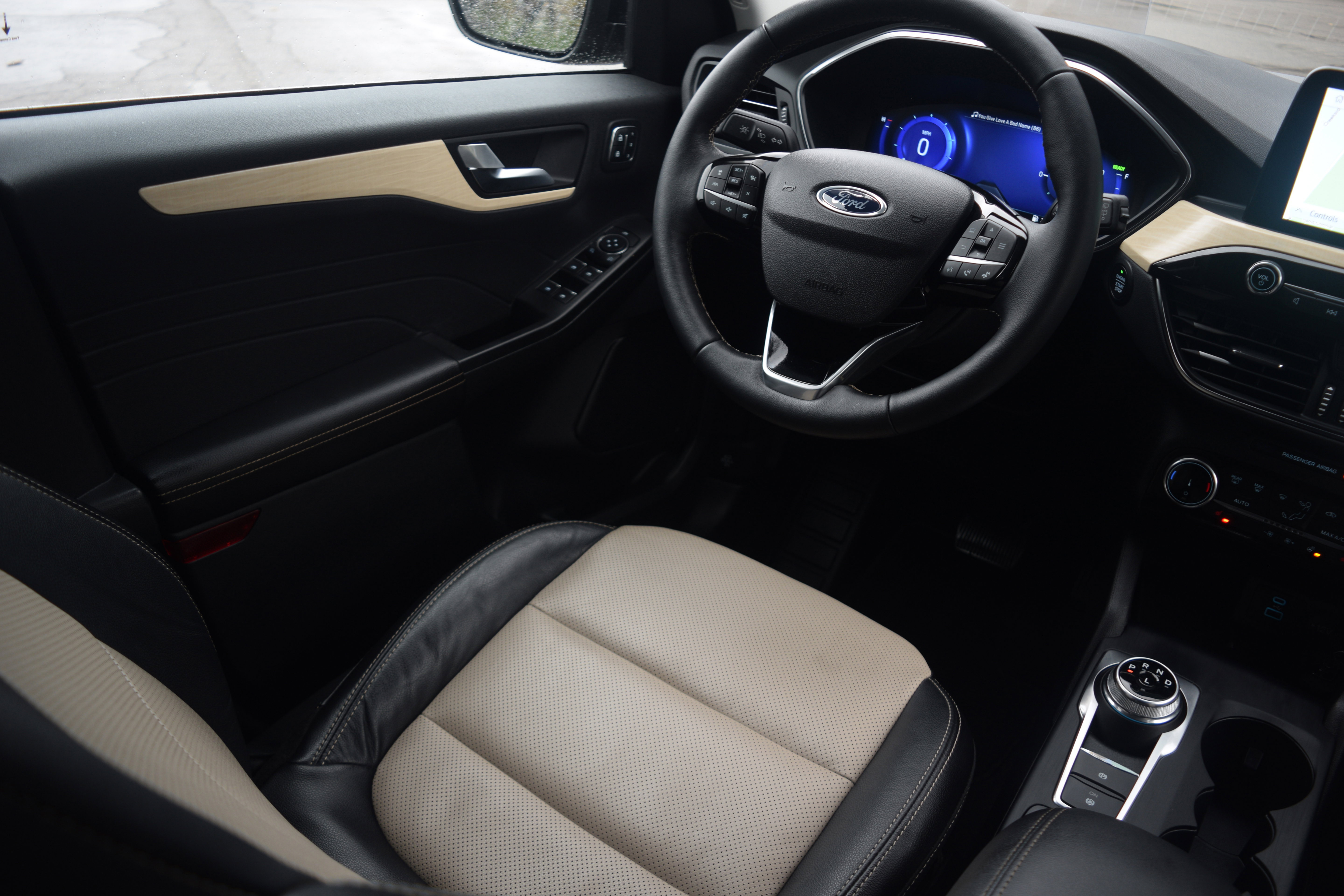 Used 2022 Ford Escape Titanium w/ Titanium Elite Package image 2