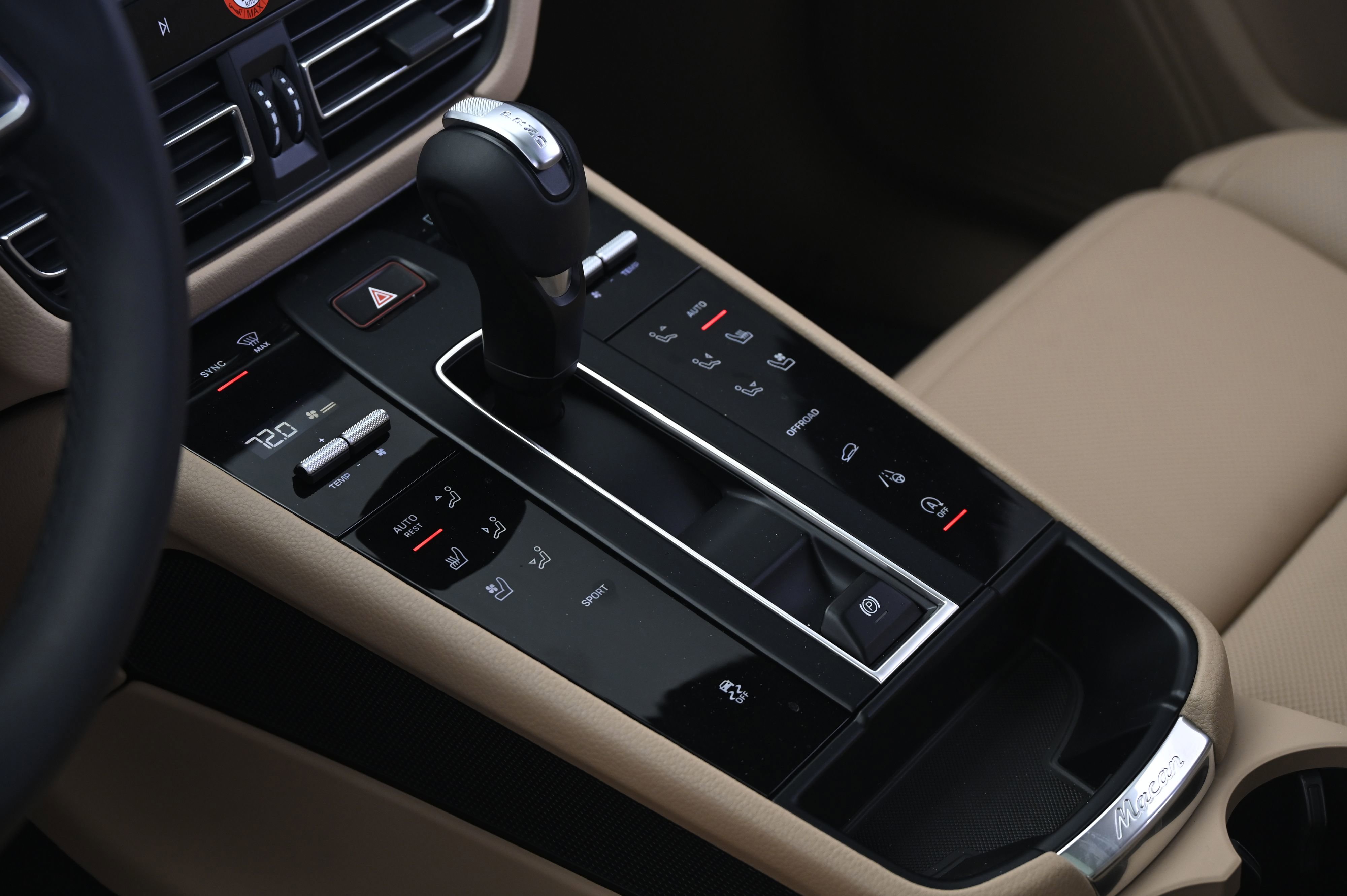 Certified 2025 Porsche Macan image 34