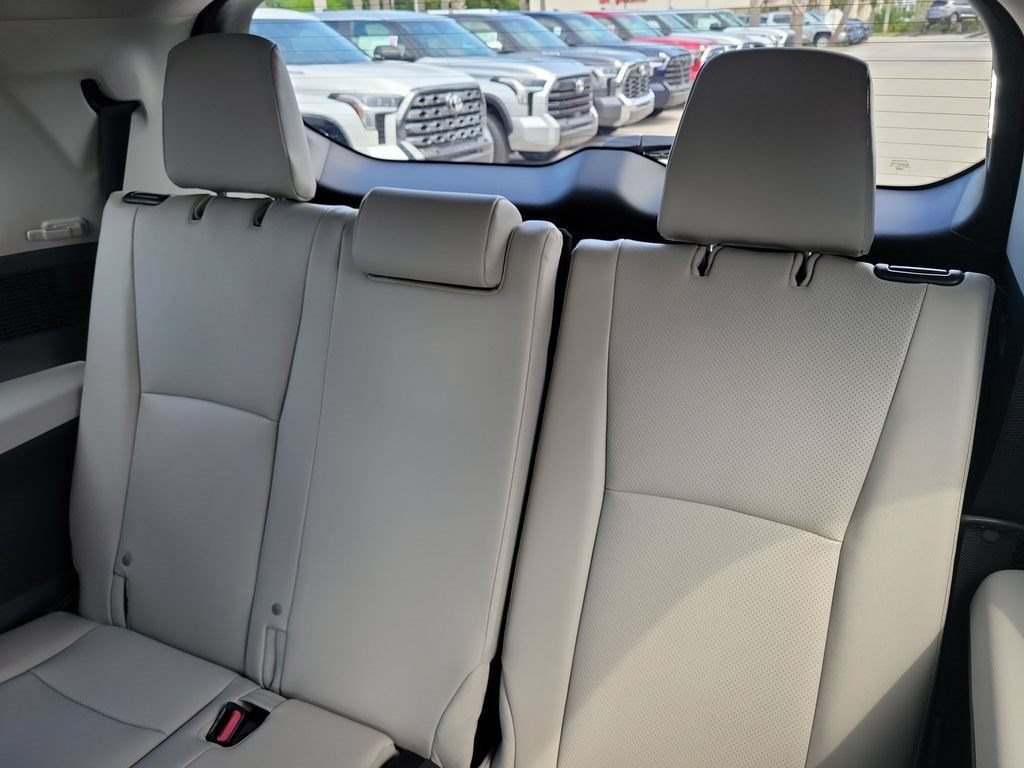 Certified 2026 Toyota Grand Highlander FWD image 23