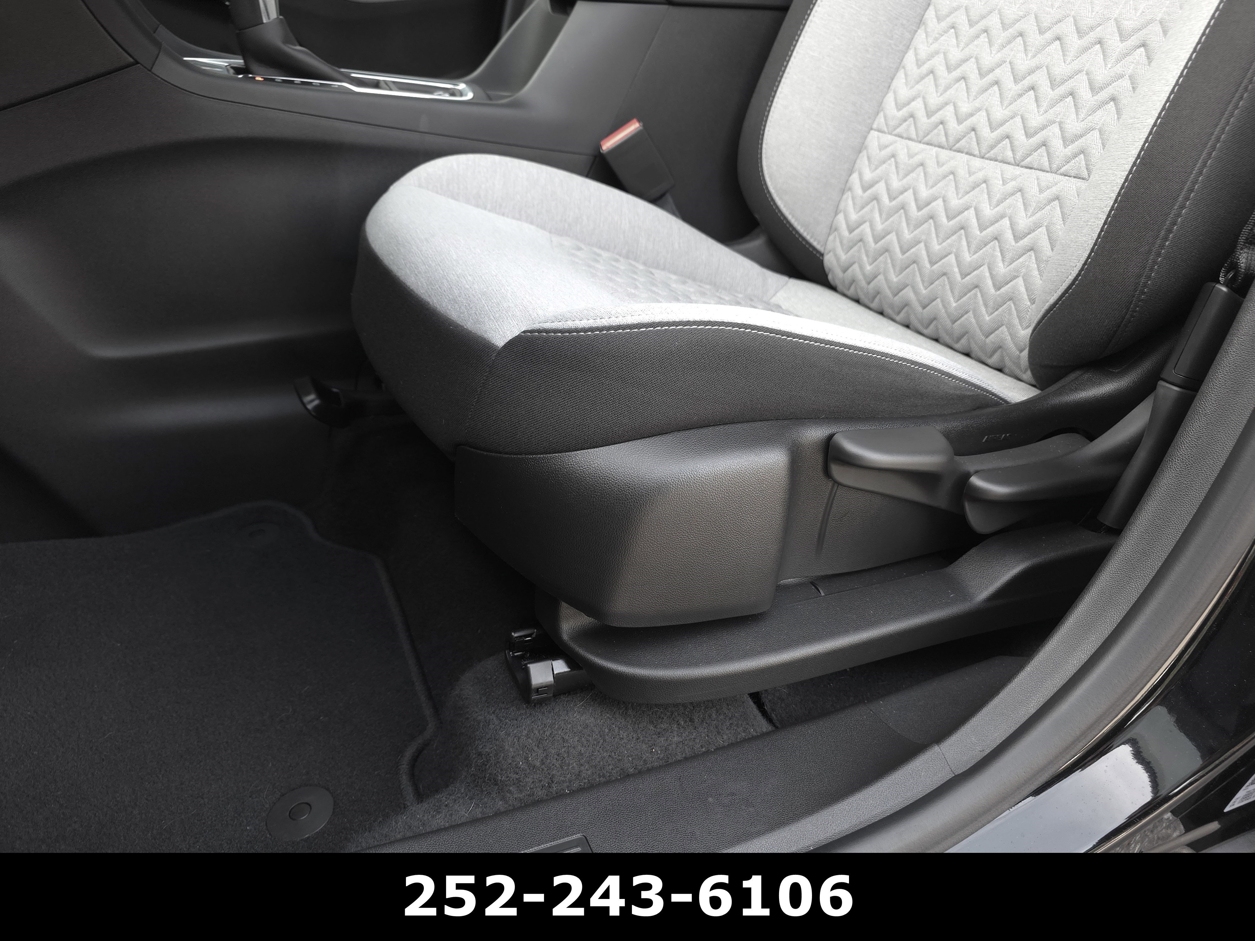 Used 2024 Chevrolet Equinox LS w/ Midnight Edition image 11