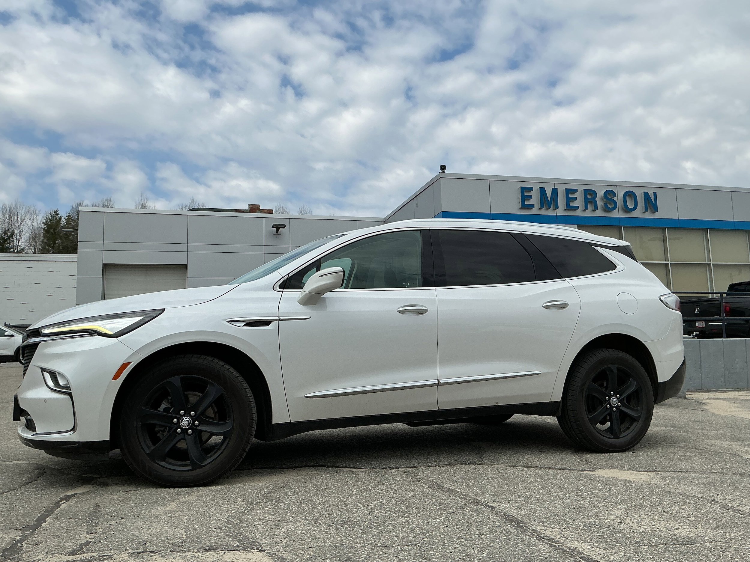 Certified 2023 Buick Enclave Essence w/ Experience Buick Package AWD/4WD image 5