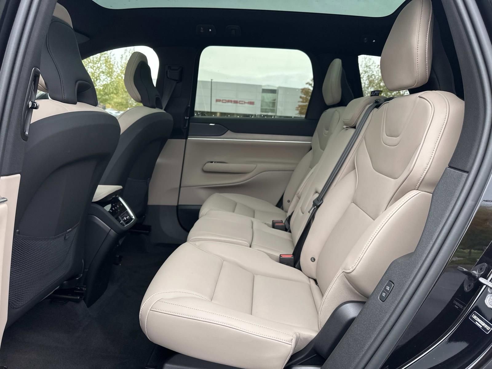 New 2025 Volvo EX90 Plus w/ Protection Package Premier AWD/4WD image 25