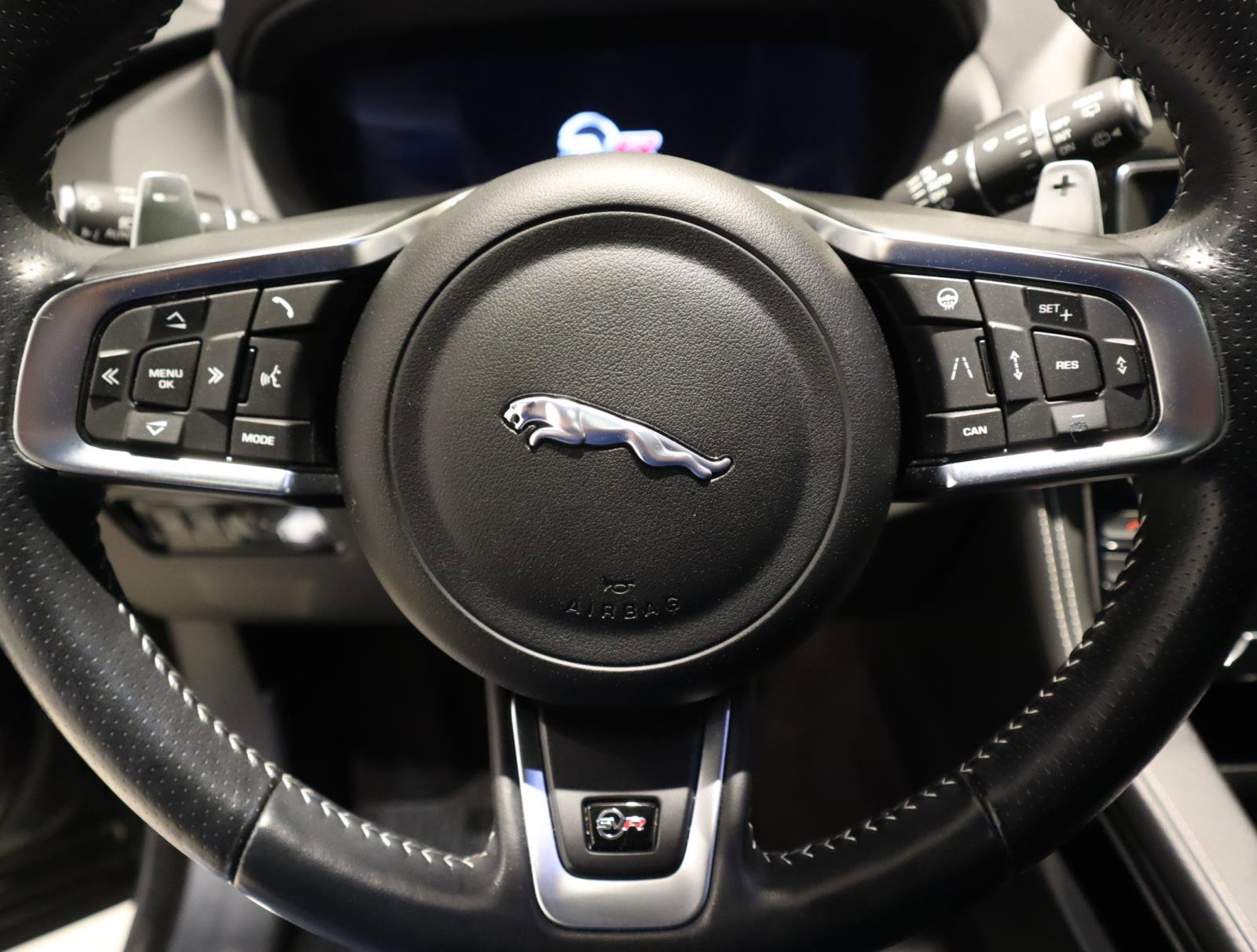 Used 2020 Jaguar F-PACE SVR image 30