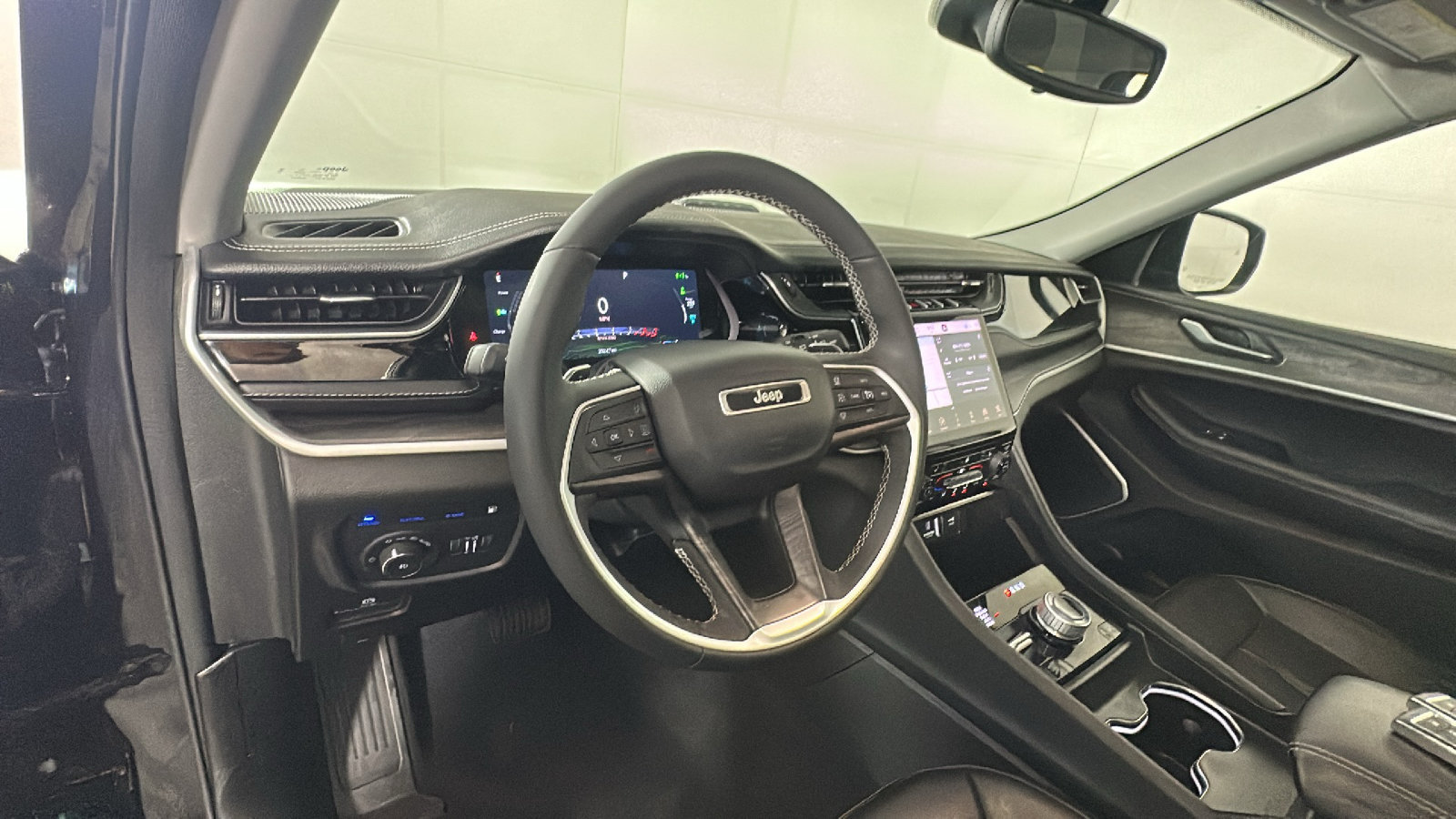 Used 2024 Jeep Grand Cherokee Limited 4xe AWD/4WD image 16