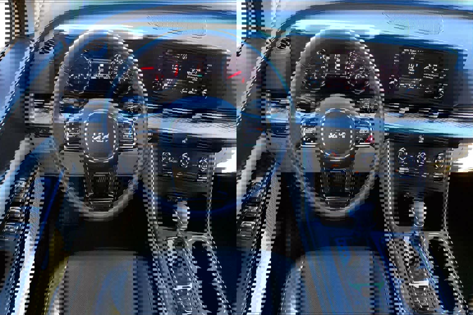 Used 2024 Kia Carnival LX image 5