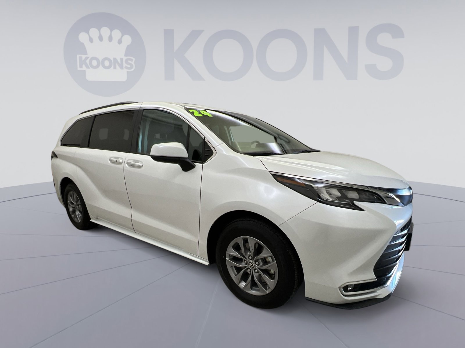 Used 2024 Toyota Sienna XLE image 7