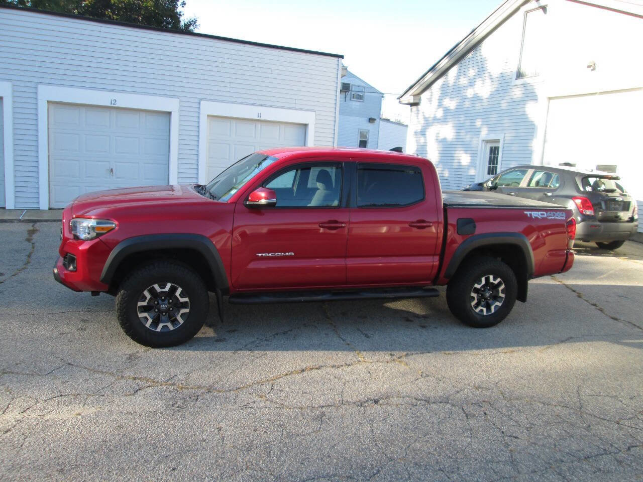Used 2019 Toyota Tacoma TRD Off-Road image 3