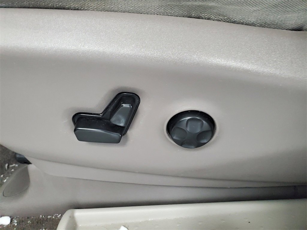 Used 2017 Chrysler Pacifica Touring image 6