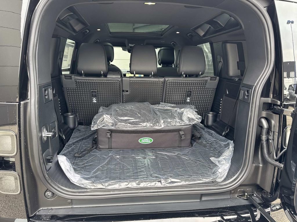 New 2026 Land Rover Defender 110 X-Dynamic SE AWD/4WD image 6