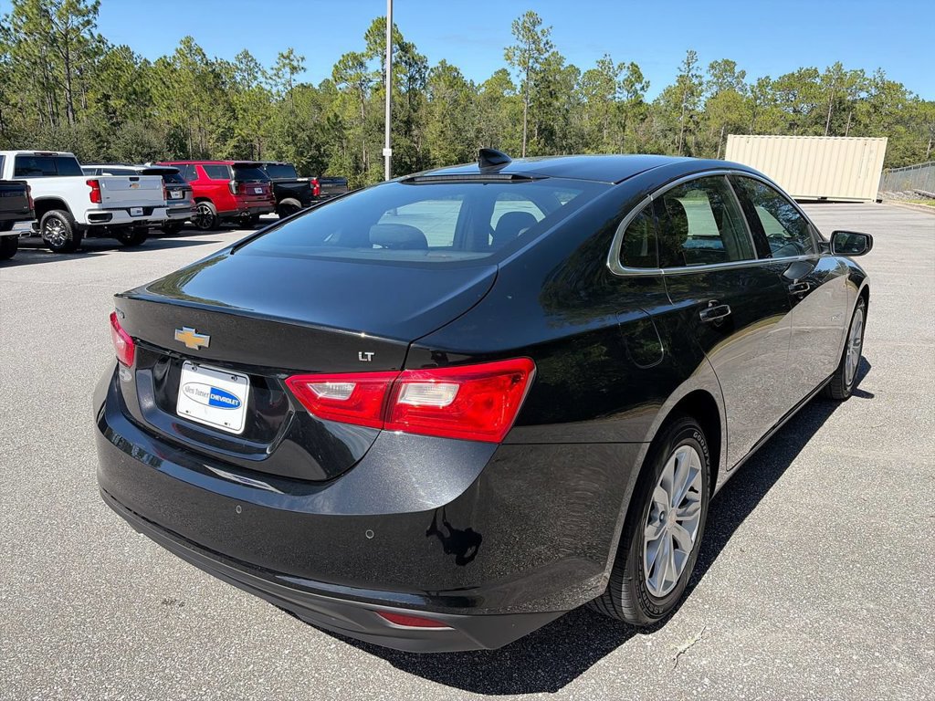 Used 2025 Chevrolet Malibu LT FWD image 4