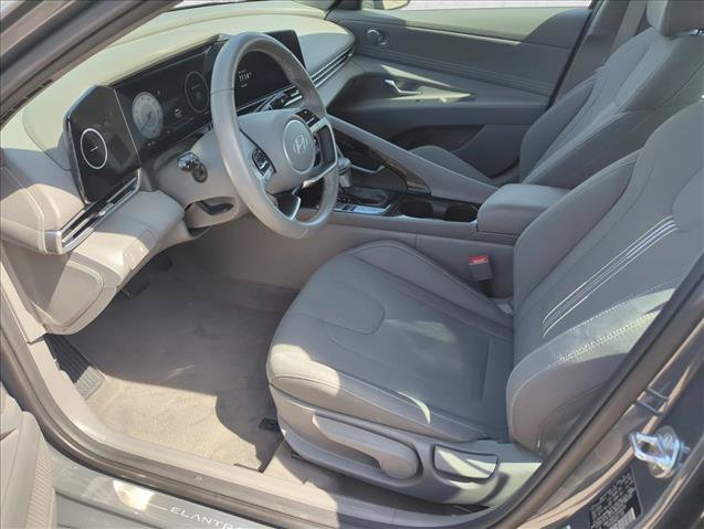 Used 2025 Hyundai Elantra SEL FWD image 12