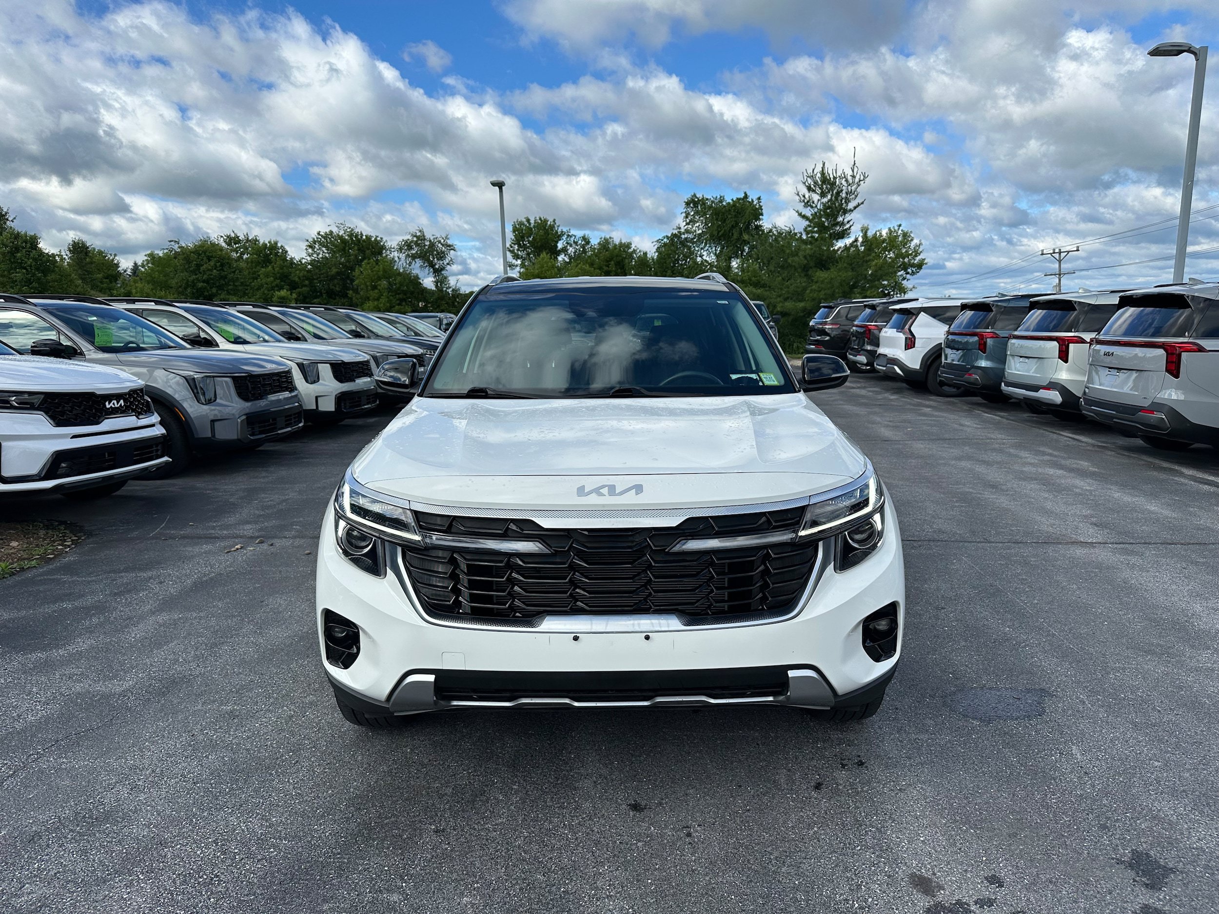 Used 2024 Kia Seltos S AWD/4WD image 2