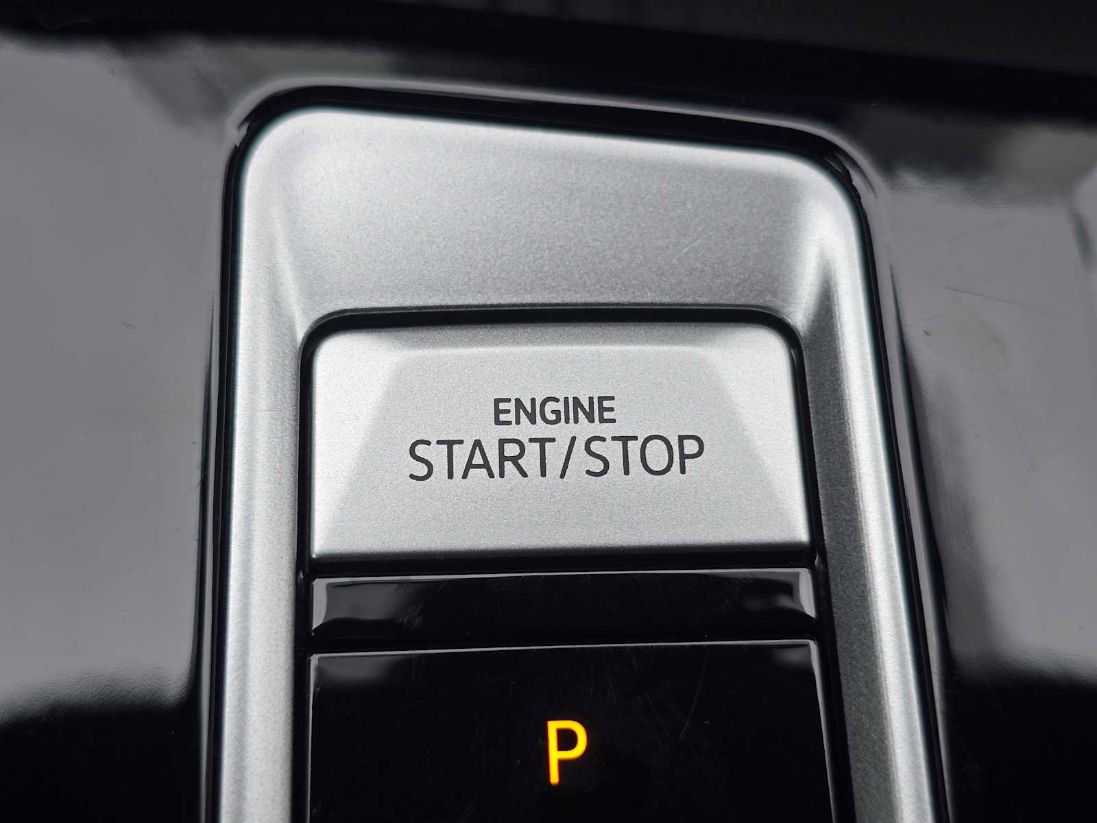 Used 2025 Volkswagen Atlas Cross Sport SE image 33