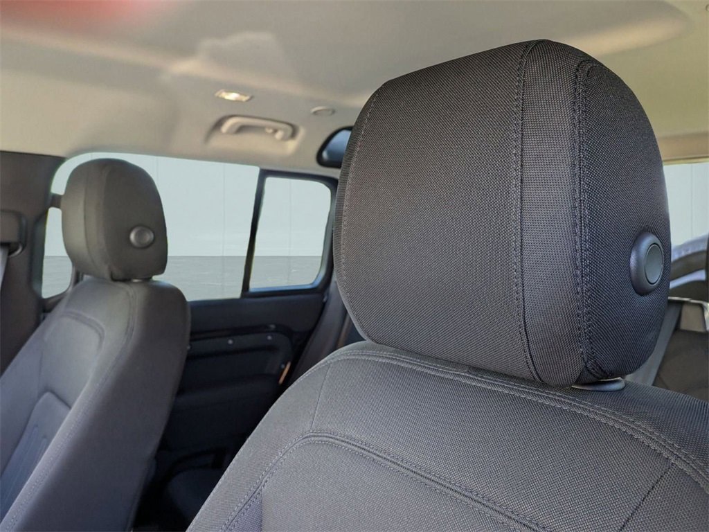 Used 2022 Land Rover Defender 110 image 39