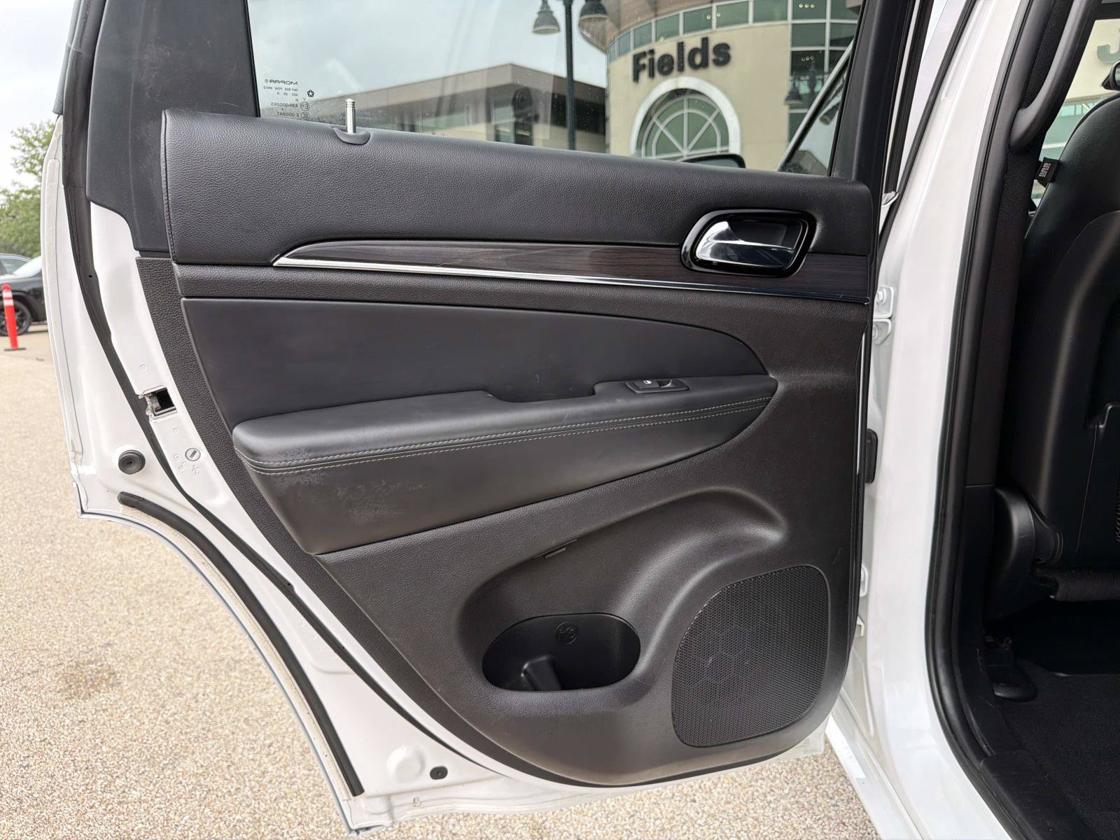 Used 2019 Jeep Grand Cherokee Overland AWD/4WD image 11
