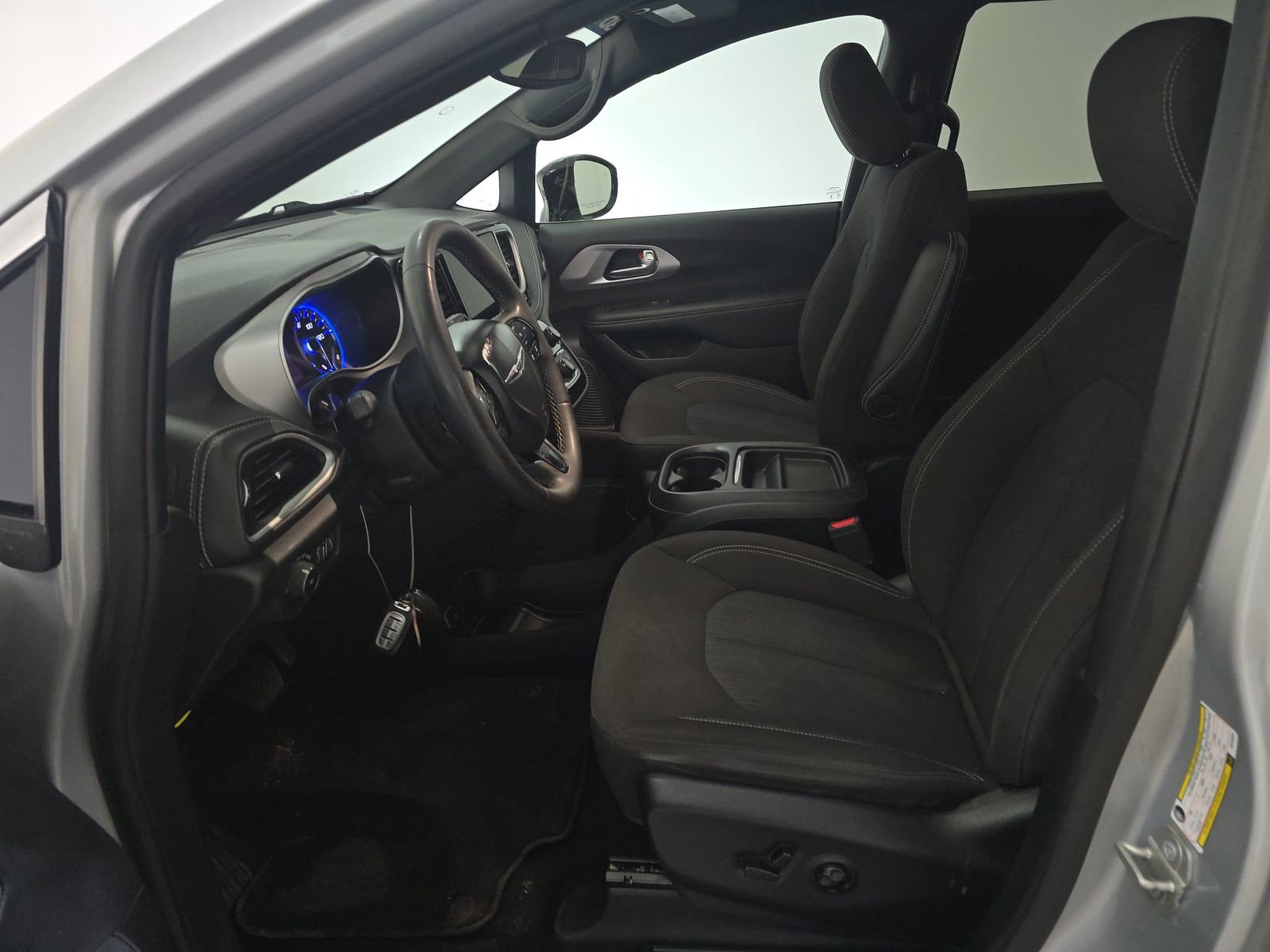 Used 2024 Chrysler Pacifica Touring image 11