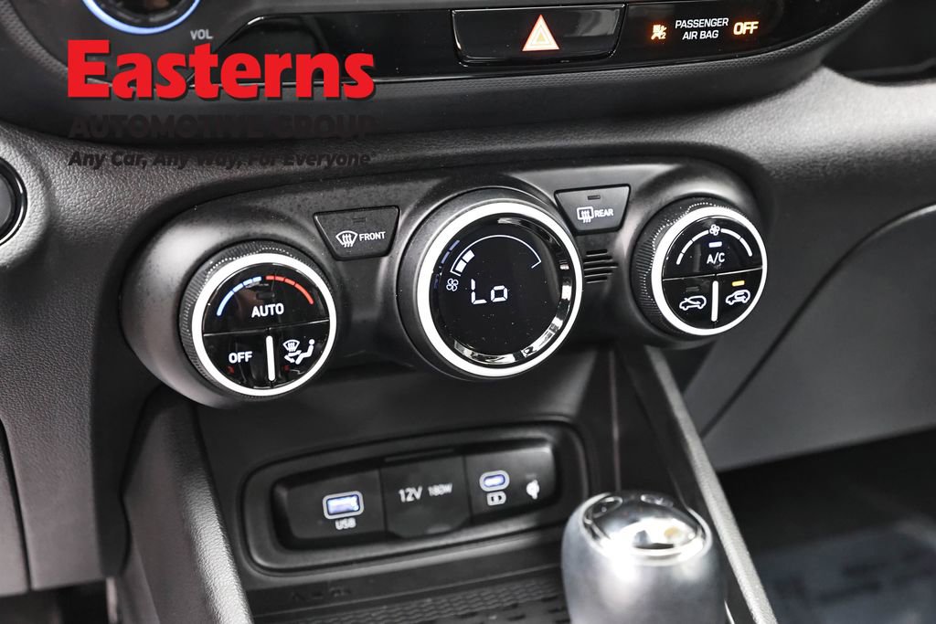 Used 2025 Hyundai Venue Limited FWD image 21