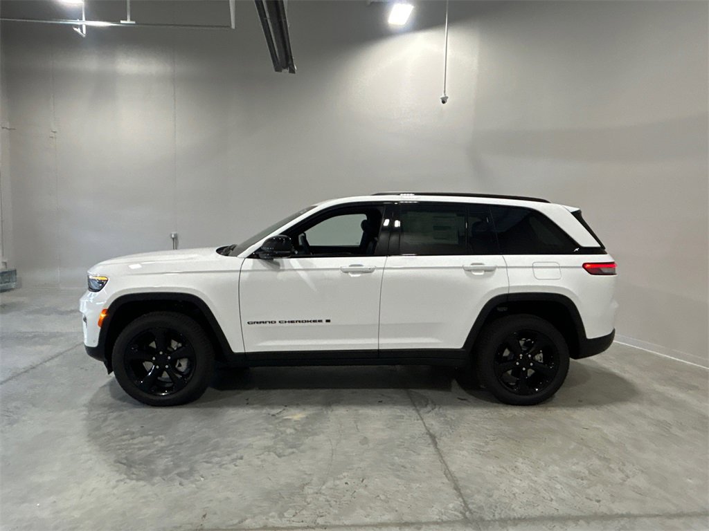 New 2025 Jeep Grand Cherokee Limited w/ Luxury Tech Group II image 9