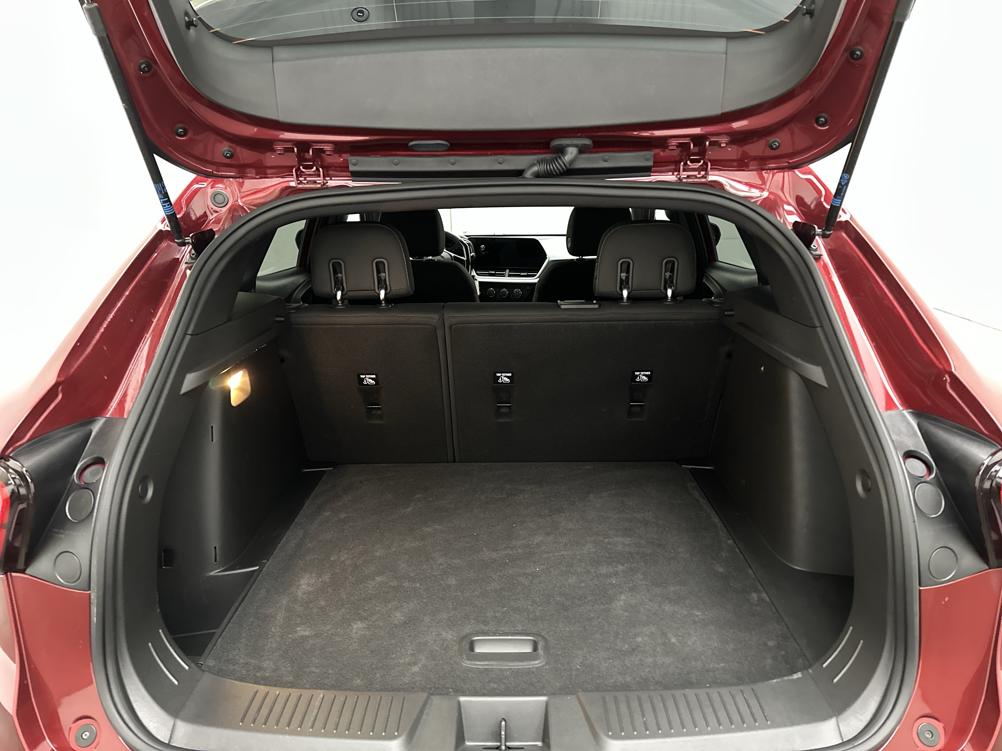 Used 2025 Chevrolet Trax RS FWD image 13