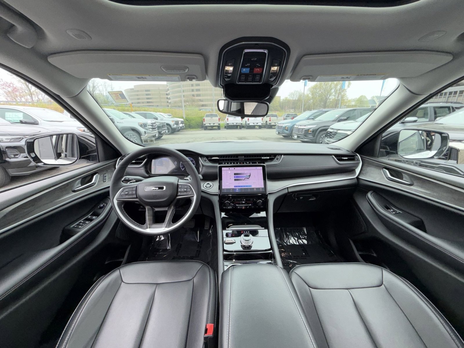 Used 2023 Jeep Grand Cherokee Limited image 23