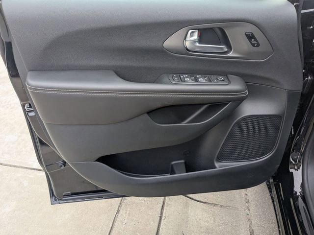 New 2026 Chrysler Pacifica Select image 9