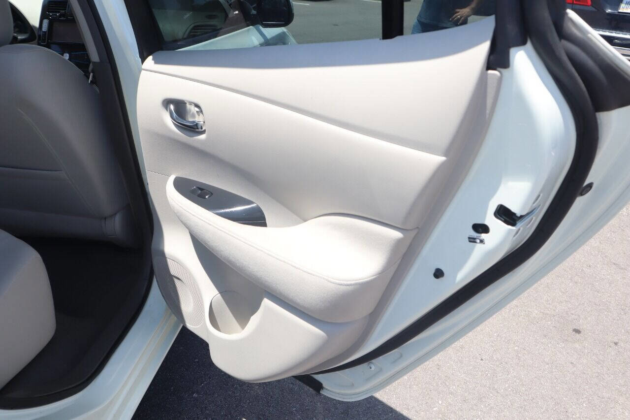 Used 2012 Nissan Leaf SL image 40