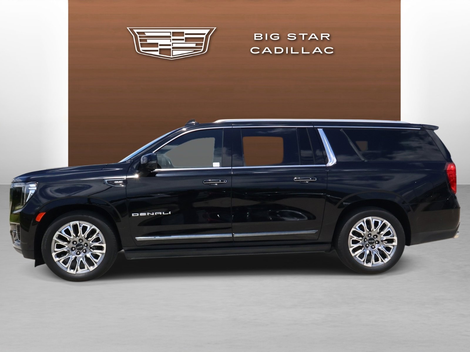 Used 2023 GMC Yukon XL Denali Ultimate AWD/4WD image 2