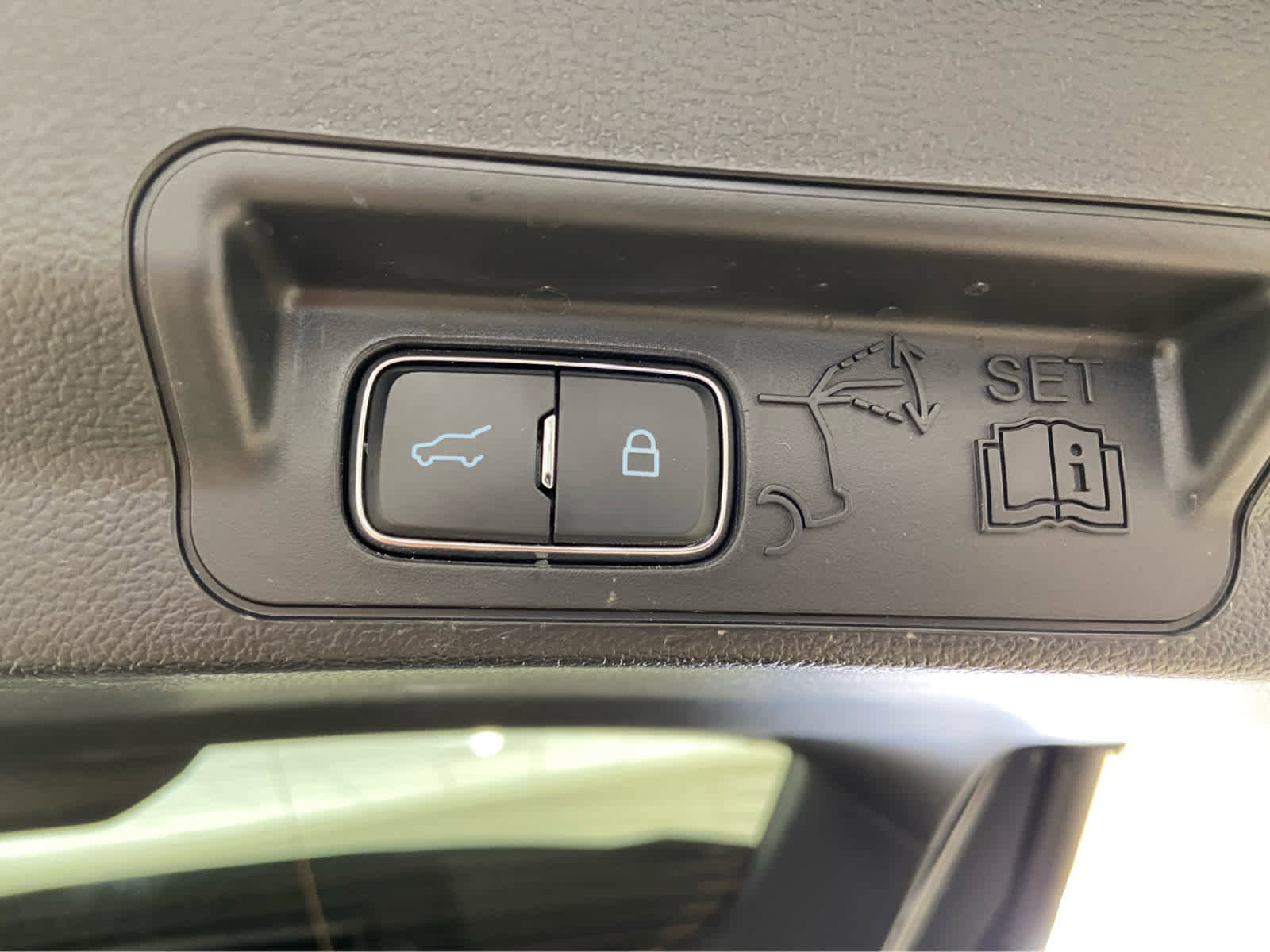 Used 2023 Ford Explorer Limited w/ Limited Technology Package AWD/4WD image 12