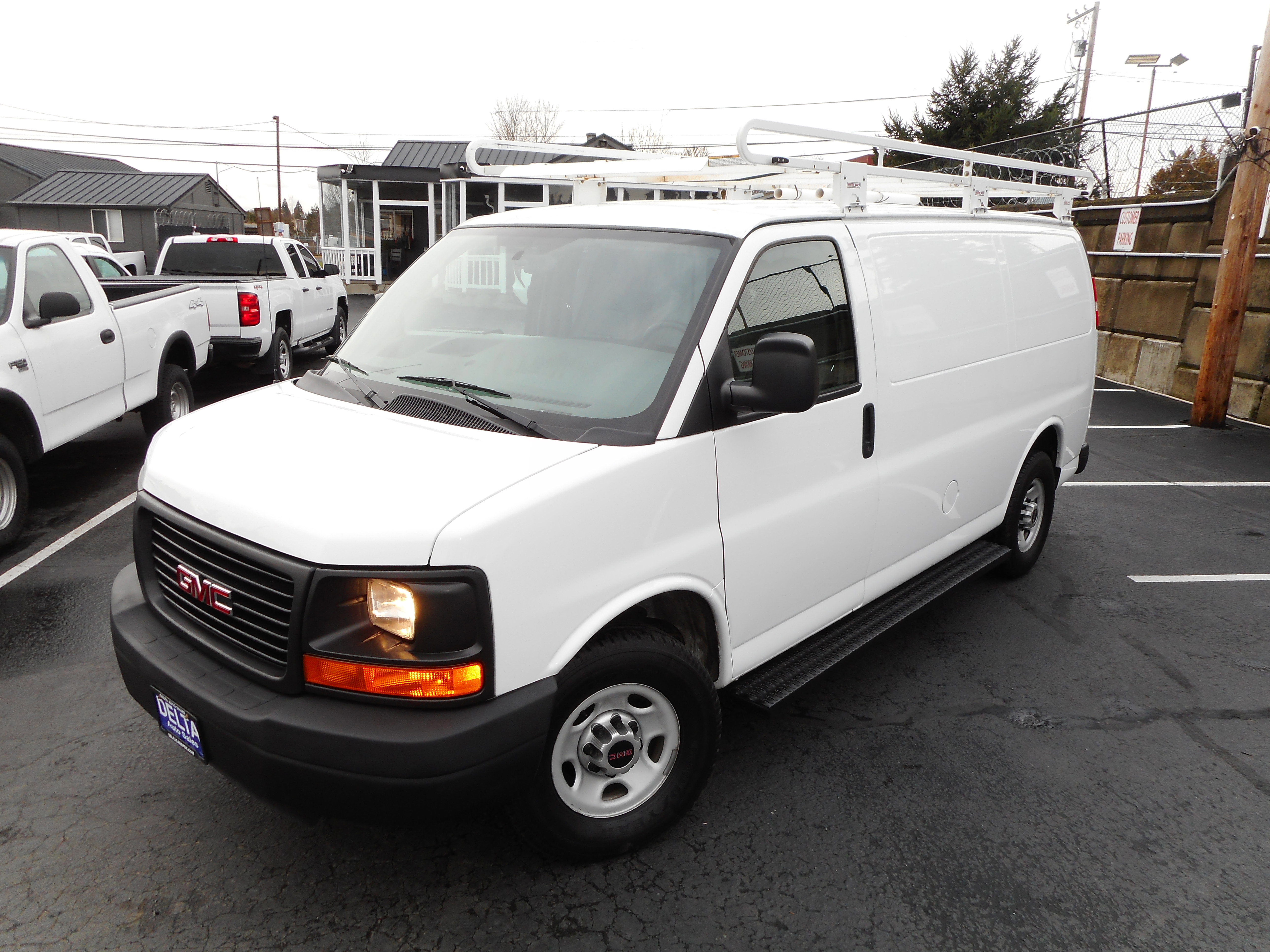 Used 2015 GMC Savana 3500 image 4