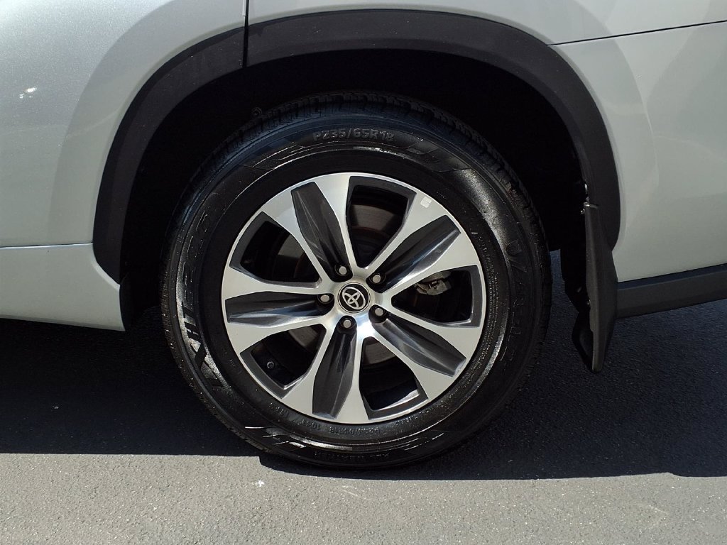 Used 2021 Toyota Highlander XLE FWD image 5