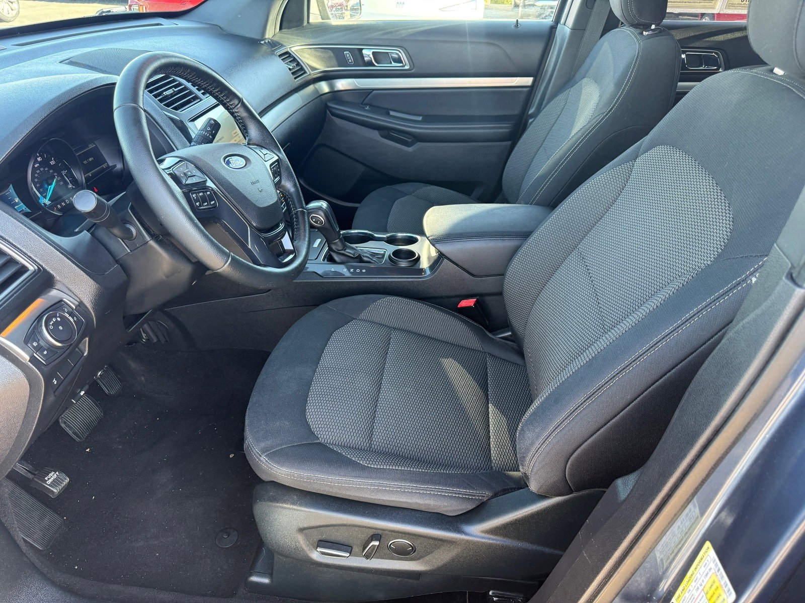 Used 2018 Ford Explorer XLT w/ Equipment Group 201A FWD image 11