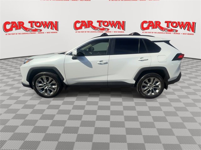 Used 2023 Toyota RAV4 XLE Premium image 5