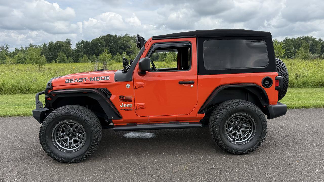 Used 2019 Jeep Wrangler Sport AWD/4WD image 2