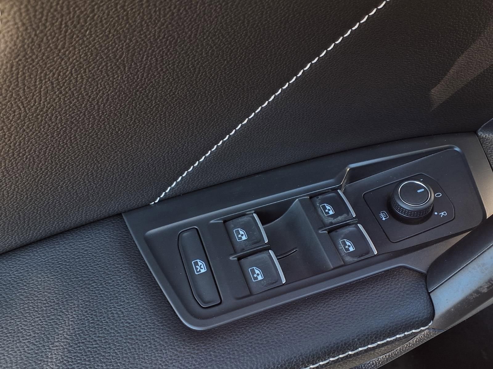 Certified 2023 Volkswagen Tiguan SE R-Line image 18