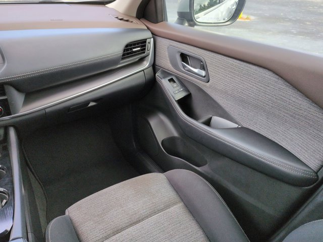 Certified 2023 Nissan Rogue SV image 18