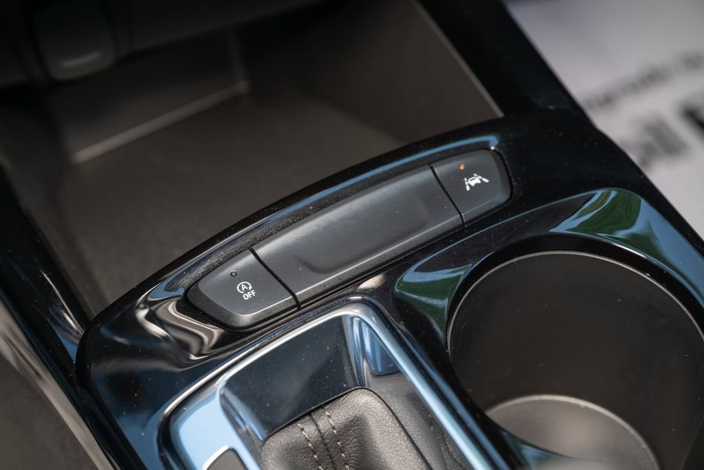 Used 2026 Chevrolet Trax LT w/ LT Convenience Package FWD image 32