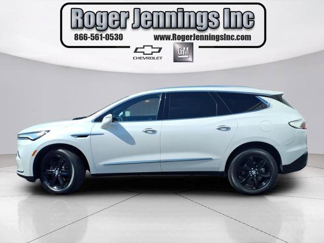 Used 2023 Buick Enclave Essence w/ Sport Touring Edition FWD image 2