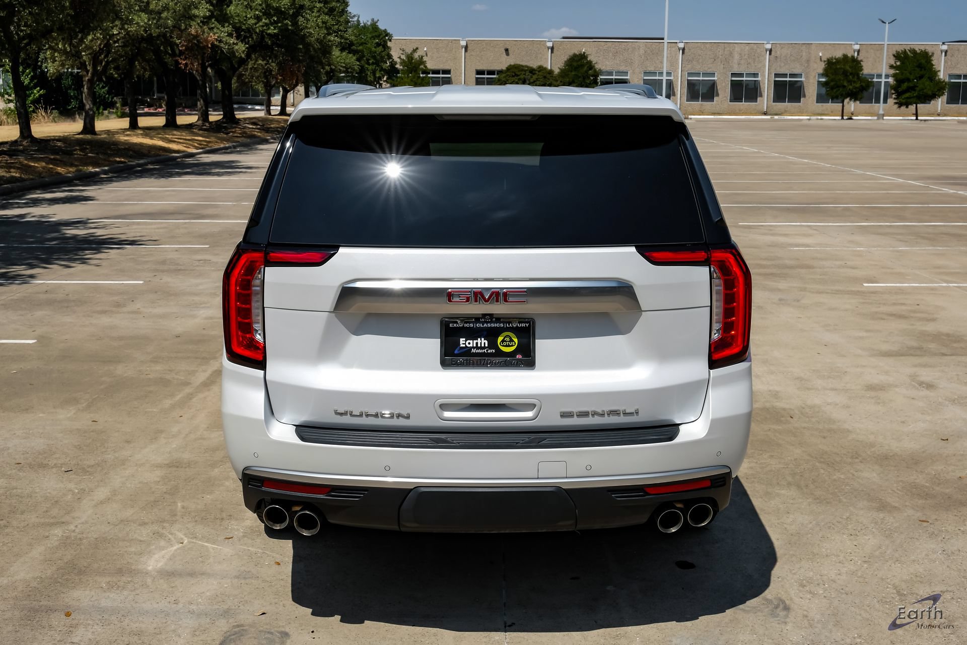 Used 2024 GMC Yukon XL Denali AWD/4WD image 12