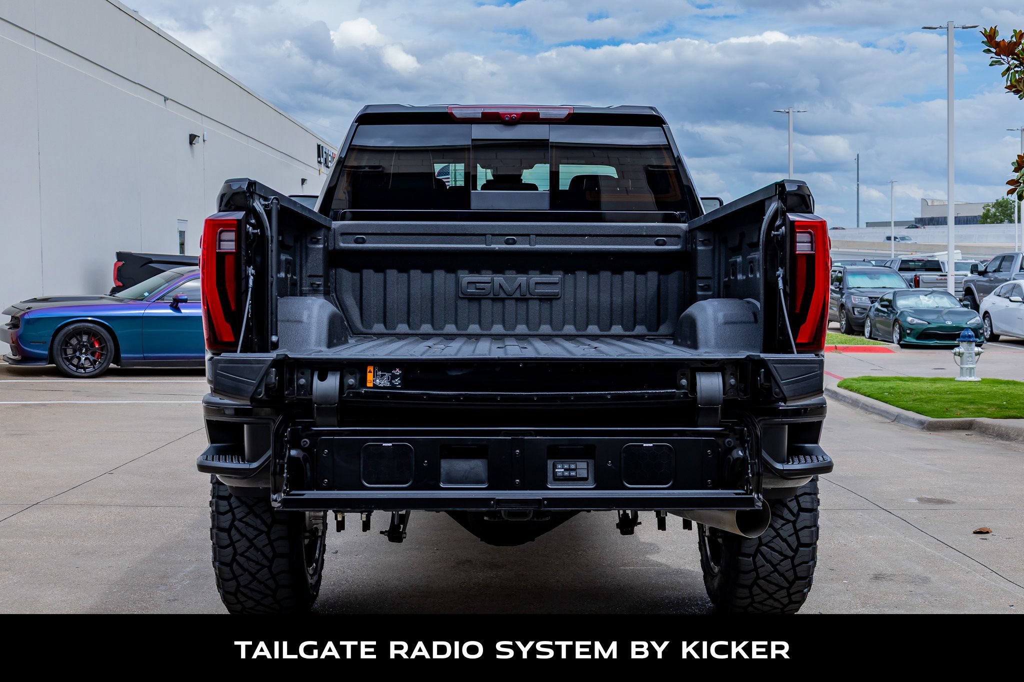Used 2025 GMC Sierra 2500 Denali Ultimate AWD/4WD image 9
