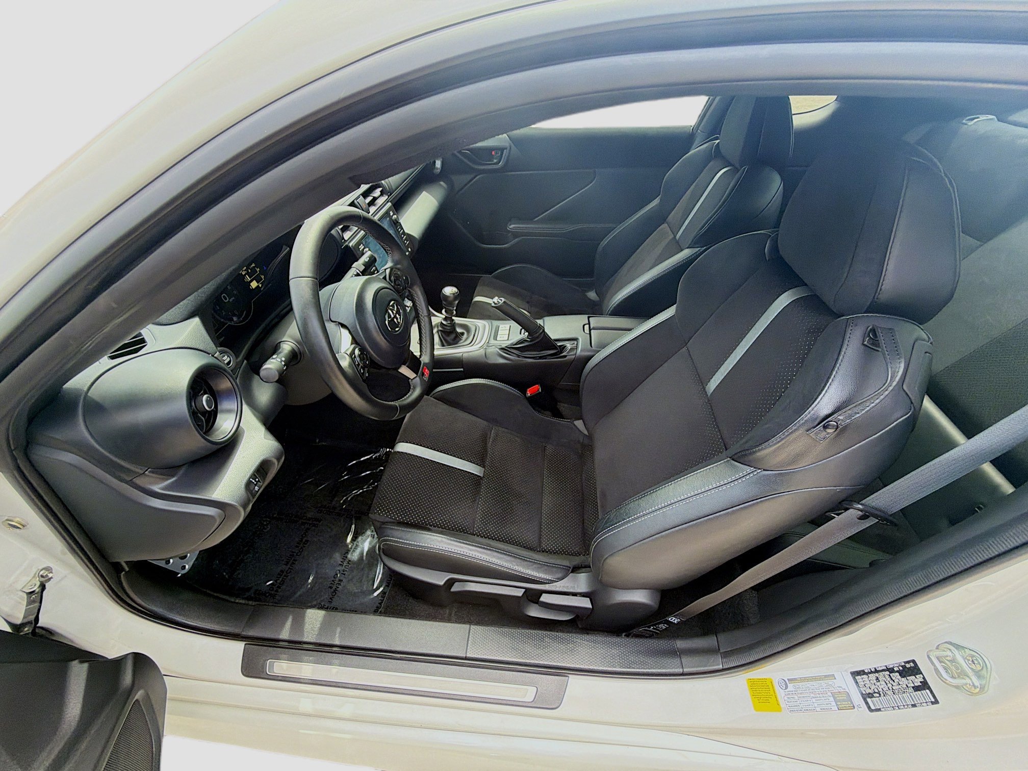 Used 2025 Toyota GR86 Premium w/ Performance Package RWD image 16