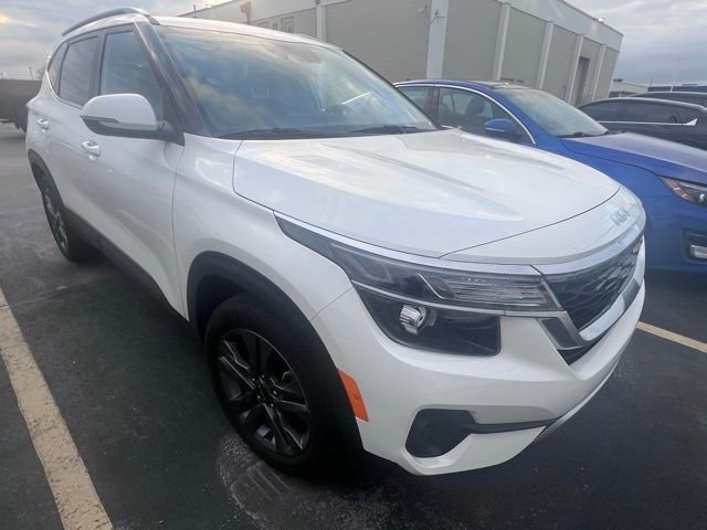 Certified 2023 Kia Seltos S FWD image 3