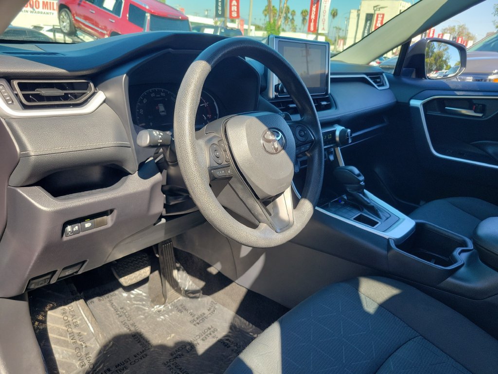 Used 2025 Toyota RAV4 XLE AWD/4WD image 20