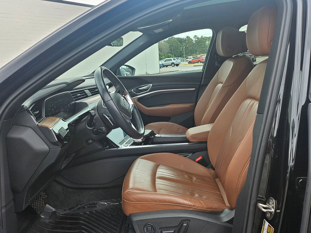 Used 2021 Audi e-tron Premium image 3